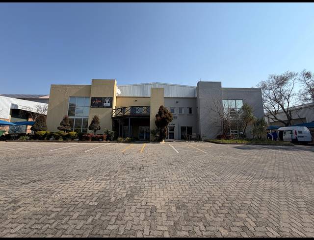 1,895M² WAREHOUSE TO LET IN KYALAMI